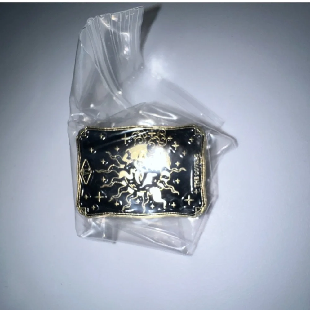 $1 TAROT CARD PIN/BROOCH. ENAMEL/METAL. NEW. $1 WITH ANY $10 ORDER OR MORE - Picture 6 of 16